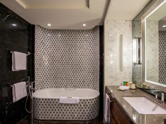 Hilton Istanbul Bomonti Hotel & Conference Center - Photo 31