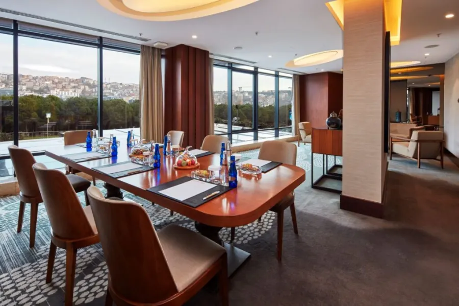 Hilton İstanbul Bosphorus - Fotoğraf 12