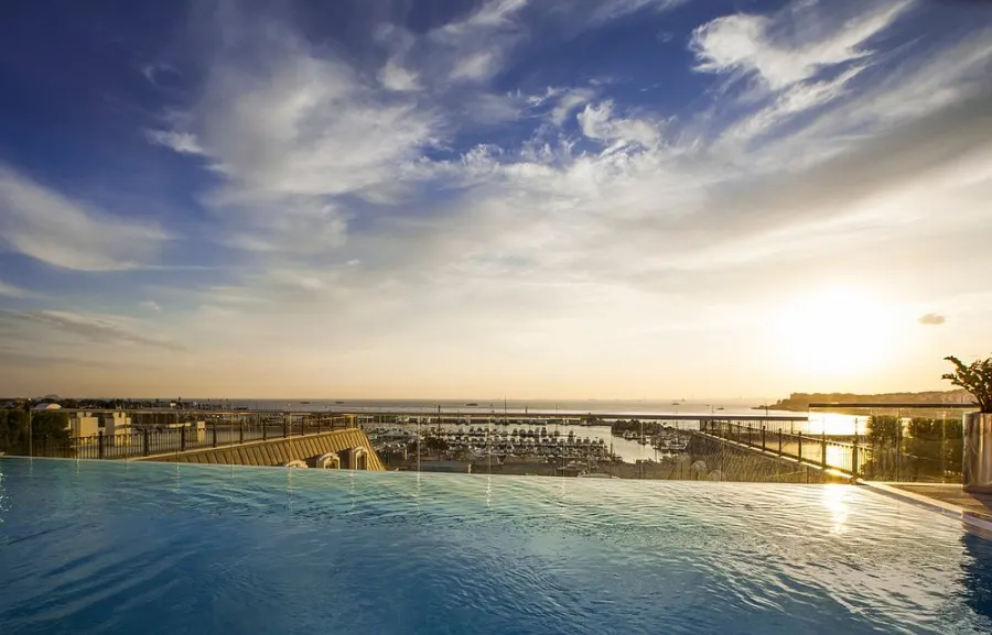 Wyndham Grand Istanbul Kalamis Marina Hotel - Fotoğraf 7