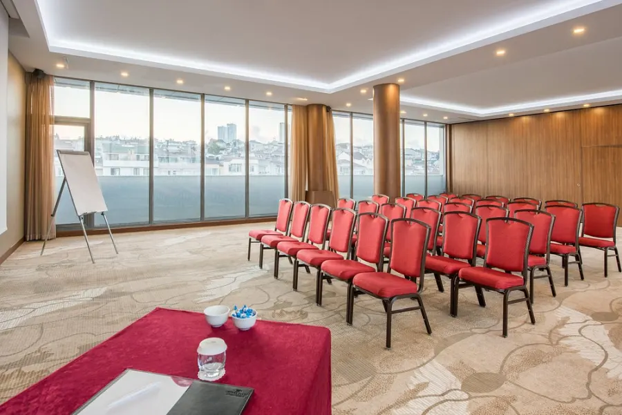 Crown Plaza Hotel Istanbul Harbiye - Fotoğraf 17