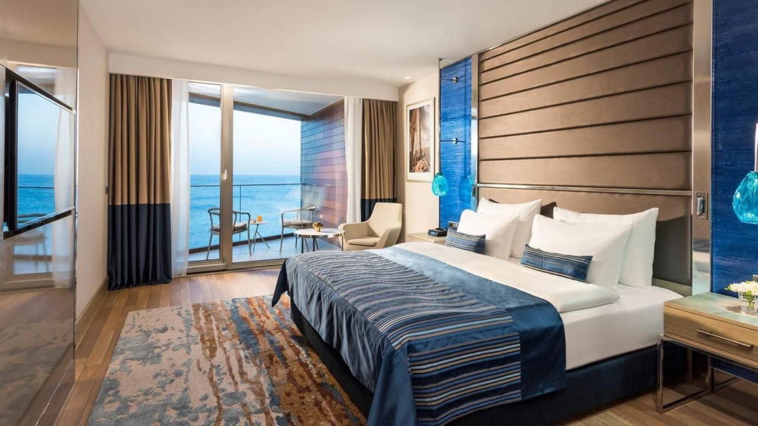 Crown Plaza Istanbul Florya - Photo 1