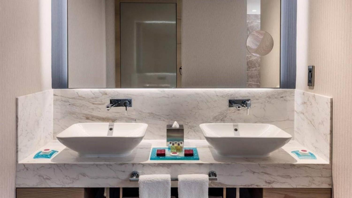 Crown Plaza Istanbul Florya - Photo 2